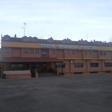 Hostal Botafumeiro Mota del Marqués Екстериор снимка