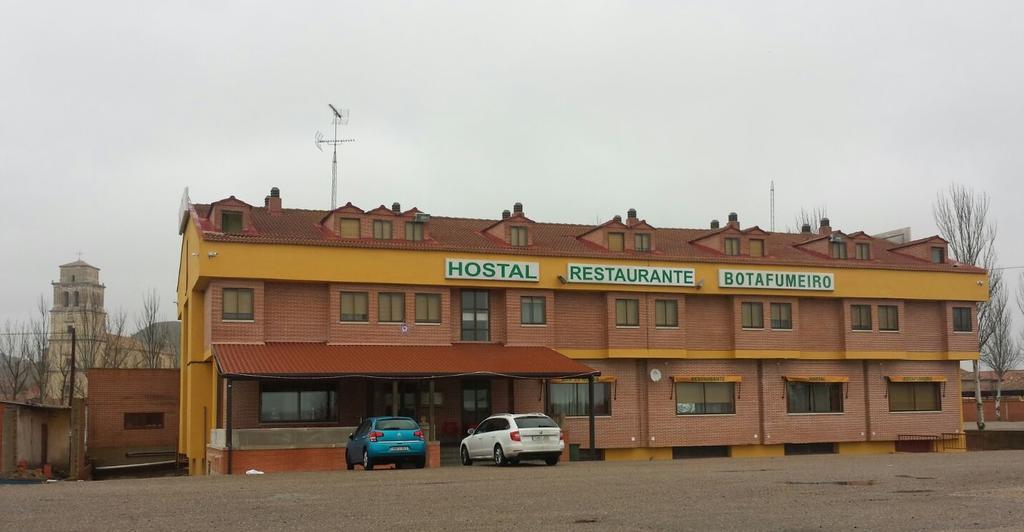 Hostal Botafumeiro Mota del Marqués Екстериор снимка