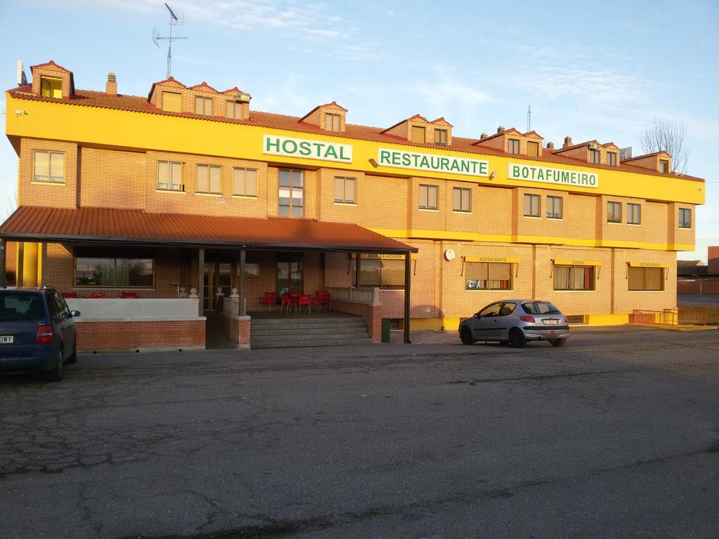 Hostal Botafumeiro Mota del Marqués Екстериор снимка