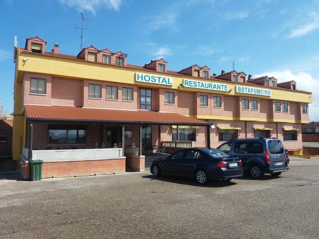 Hostal Botafumeiro Mota del Marqués Екстериор снимка